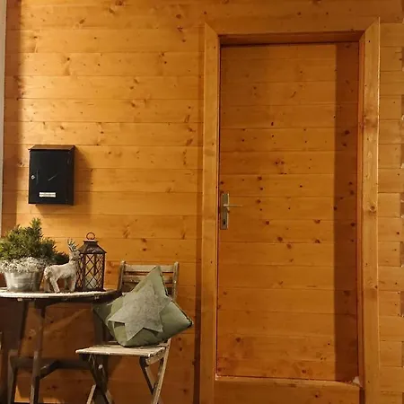 아파트 Anni, 턱스